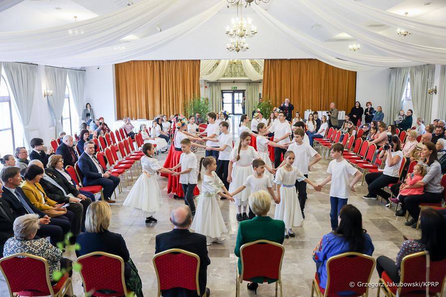 02__Agata_Kornhauser_Duda_spotkanie_Pultusk_20220419_GJA_9466[1].jpg